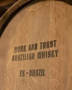 Whisky capixaba coloca o Espírito Santo no mapa premium e desafia gigantes do mercado global Whisky capixaba coloca o Espírito Santo no mapa premium e desafia gigantes do mercado global