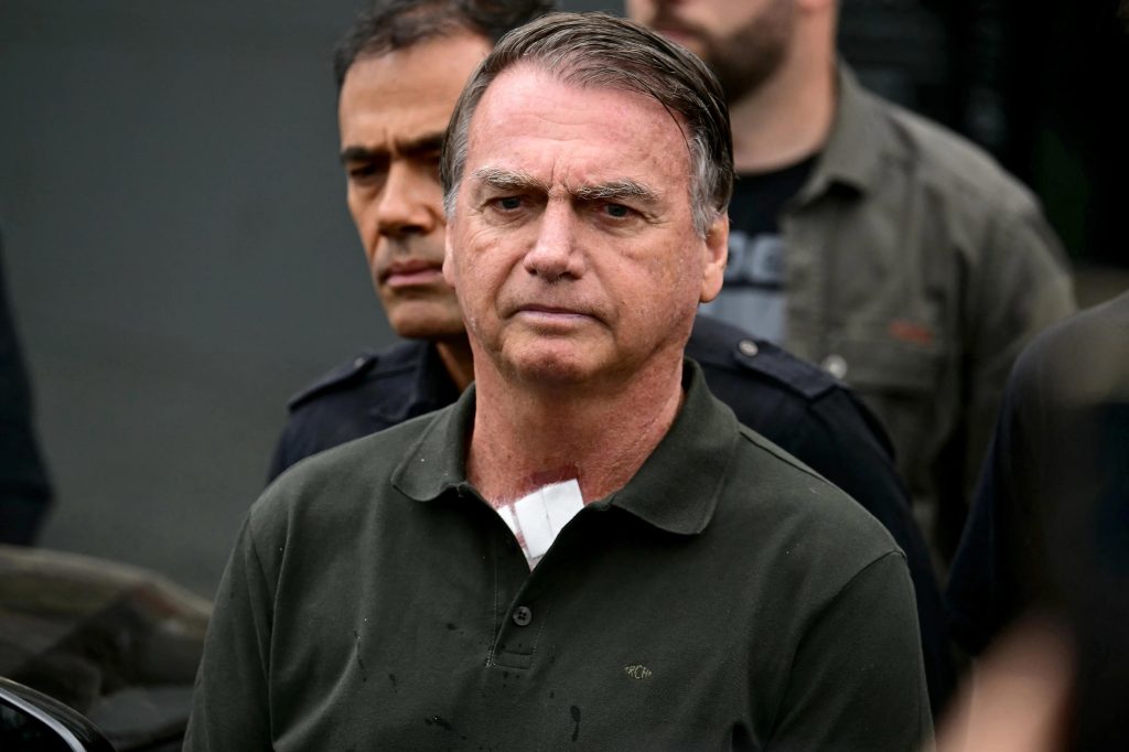 Moraes proíbe sobrevoo de drones próximo à casa de Bolsonaro, em prisão domiciliar