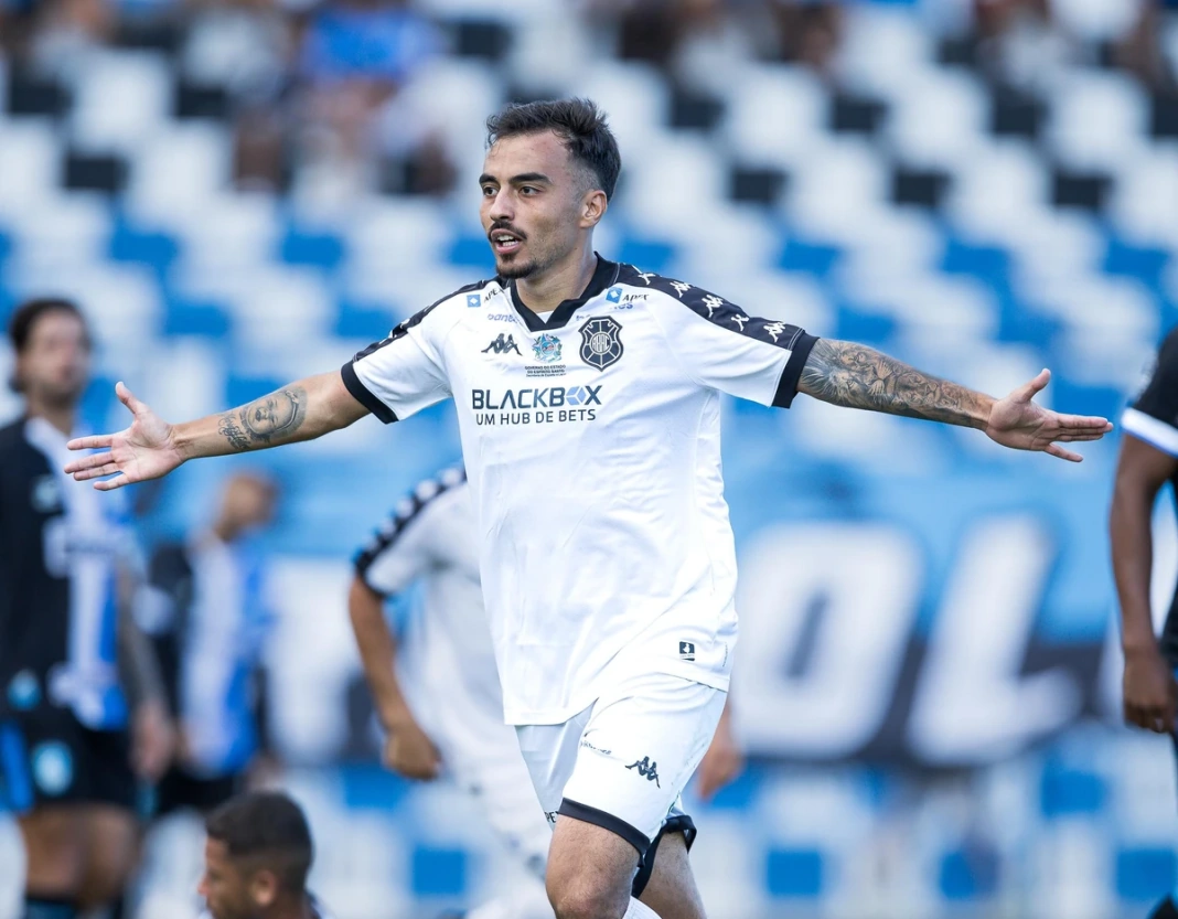 Gui Mendes abriu o placar para o Brancão (Foto: Diogo Carvalho)