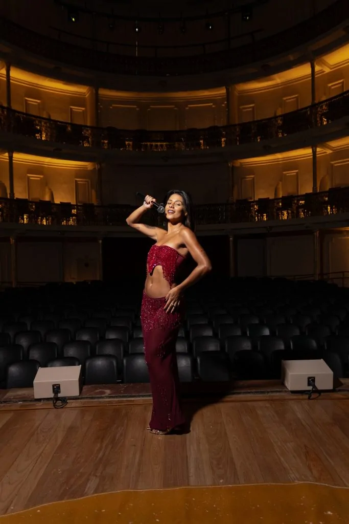 Mariana Coelho faz sua estreia no Theatro Carlos Gomes