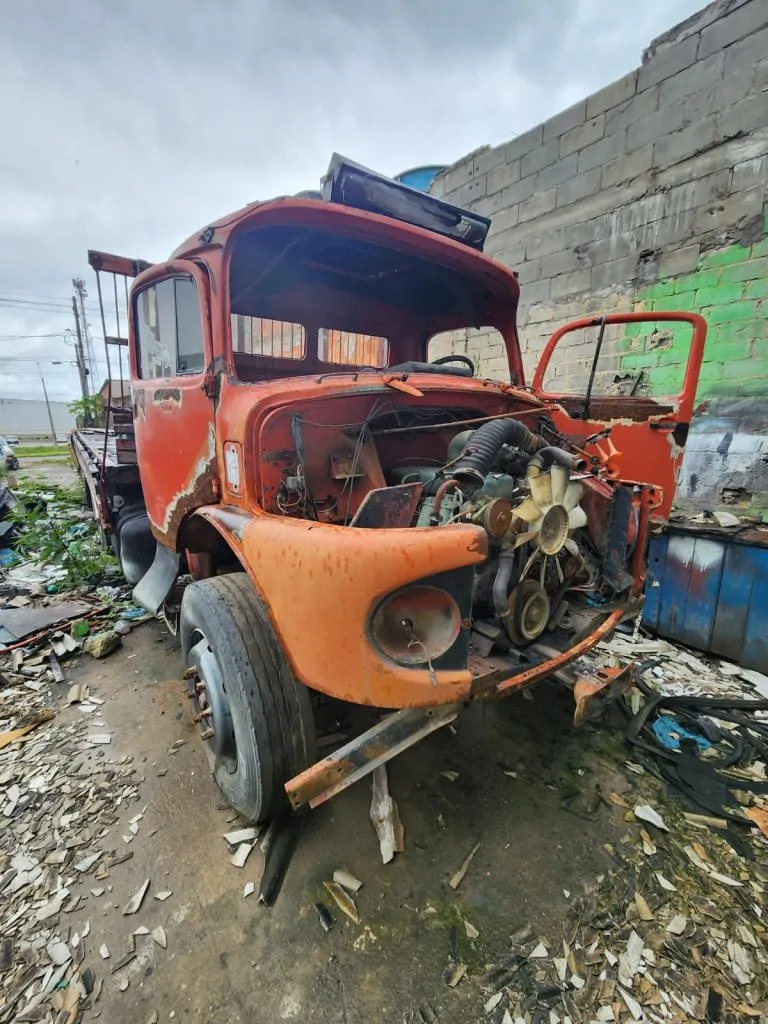 Polícia cumpre mandados em oficina de Sooretama e apreende veículos com restrição