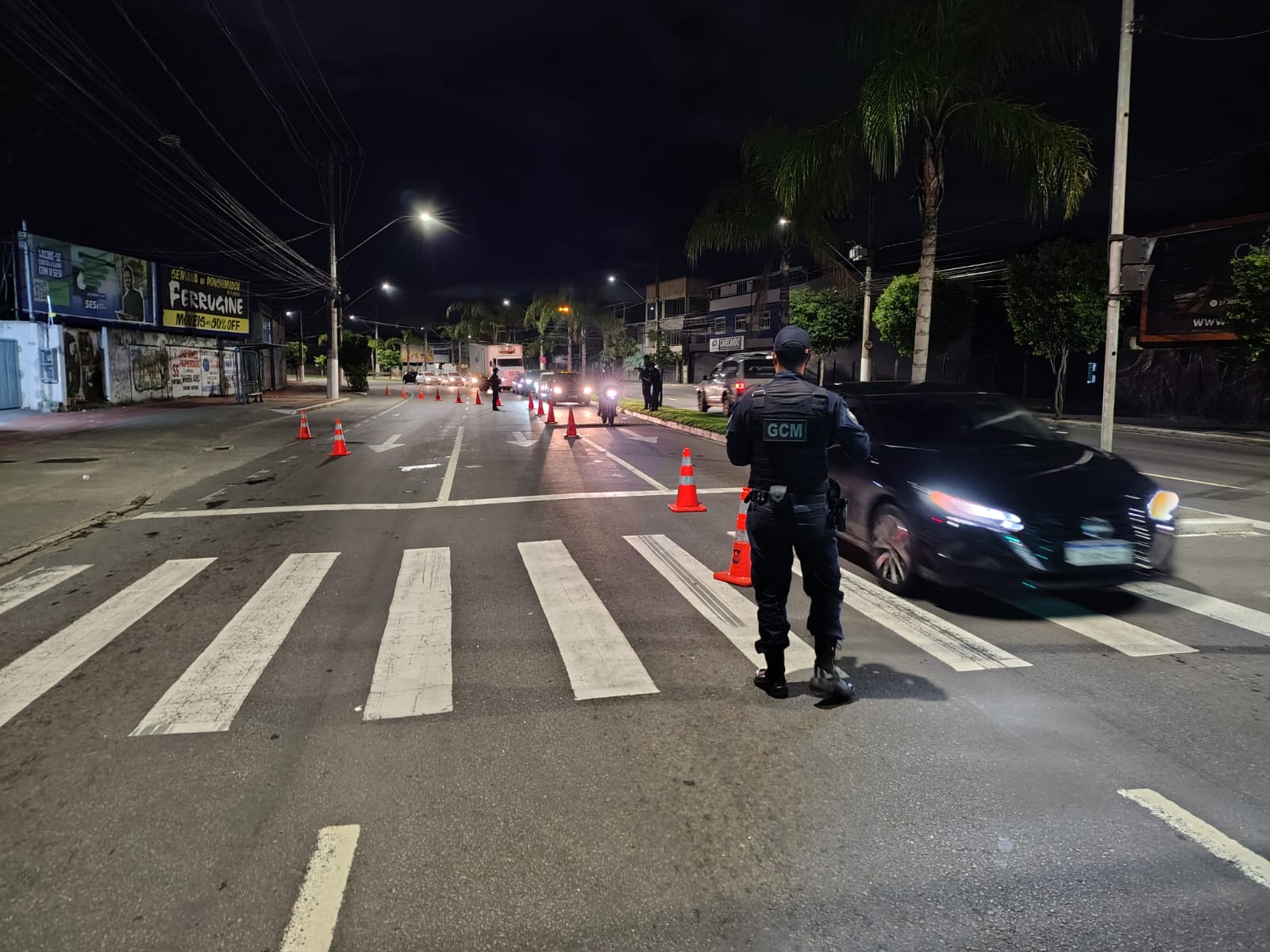 Motociclista bêbado é parado em blitz ao sair de motel e tenta subornar guardas no ES