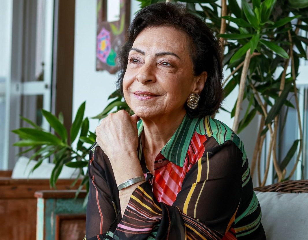 Crônicas, memórias e sensibilidade em ‘Os Vários Mundos de uma Vida’, de Clarita Carvalho de Mendonça