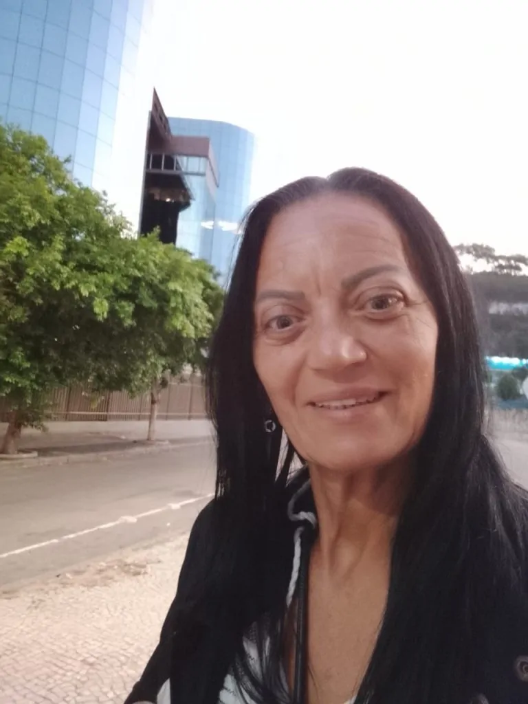 "Estou começando a viver agora", diz mulher que voltou a enxergar "Estou começando a viver agora", diz mulher que voltou a enxergar