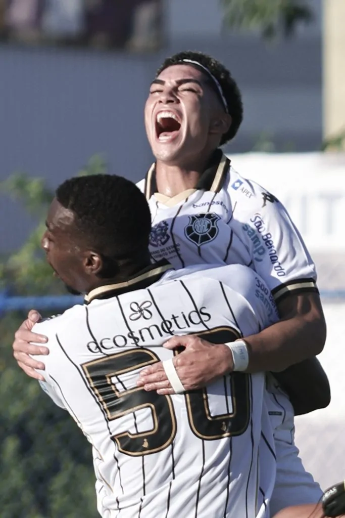 Com gol aos 45, Rio Branco bate o Vitória de virada na Série D