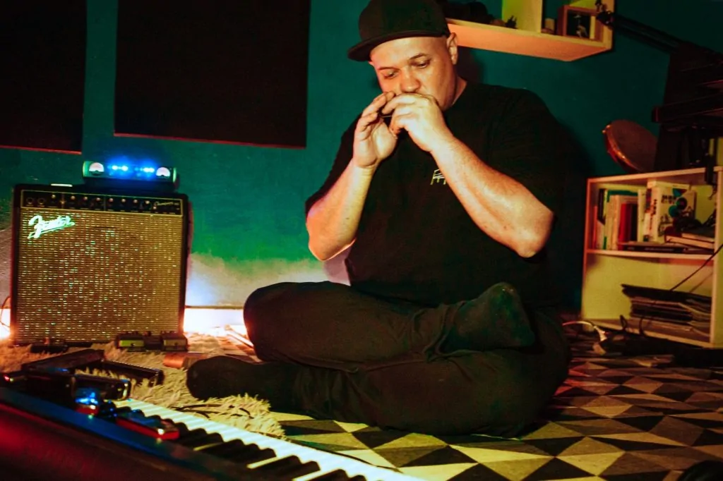 Violão e gaita formam novo duo do Som na Sexta de abril
