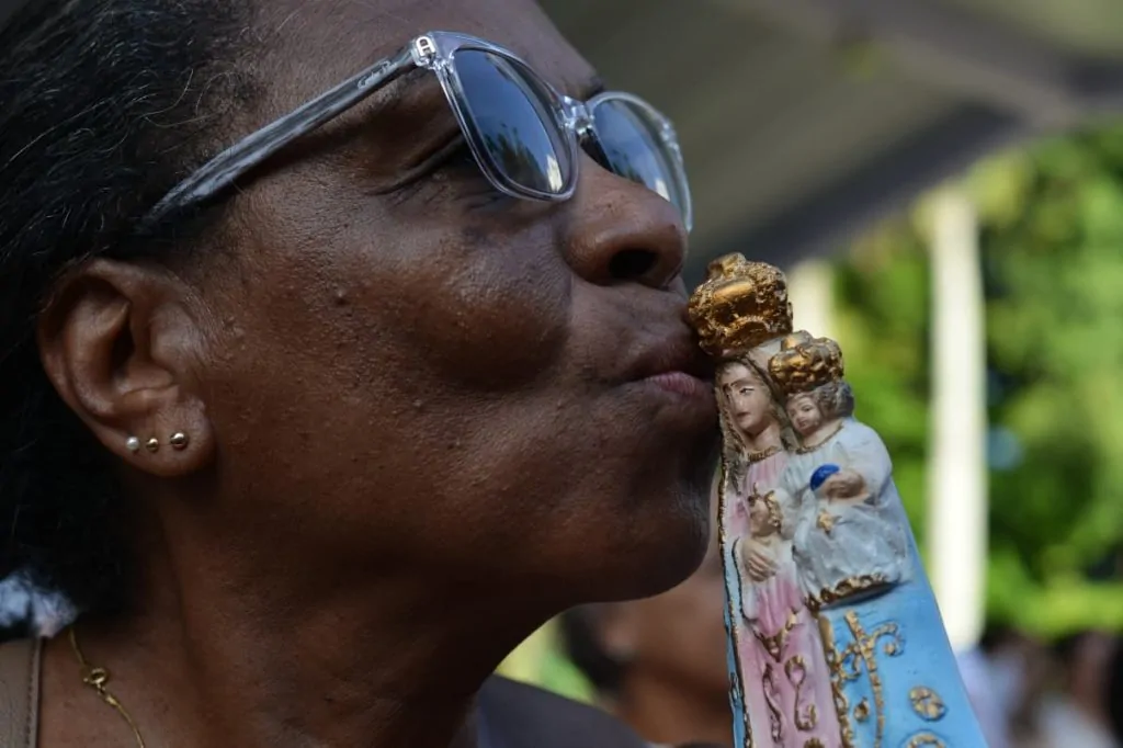 Bênção inédita de imagens marca 5º dia do oitavário da Festa da Penha