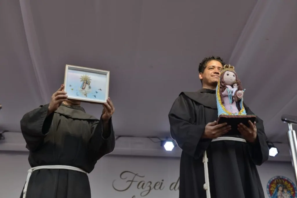 Bênção inédita de imagens marca 5º dia do oitavário da Festa da Penha