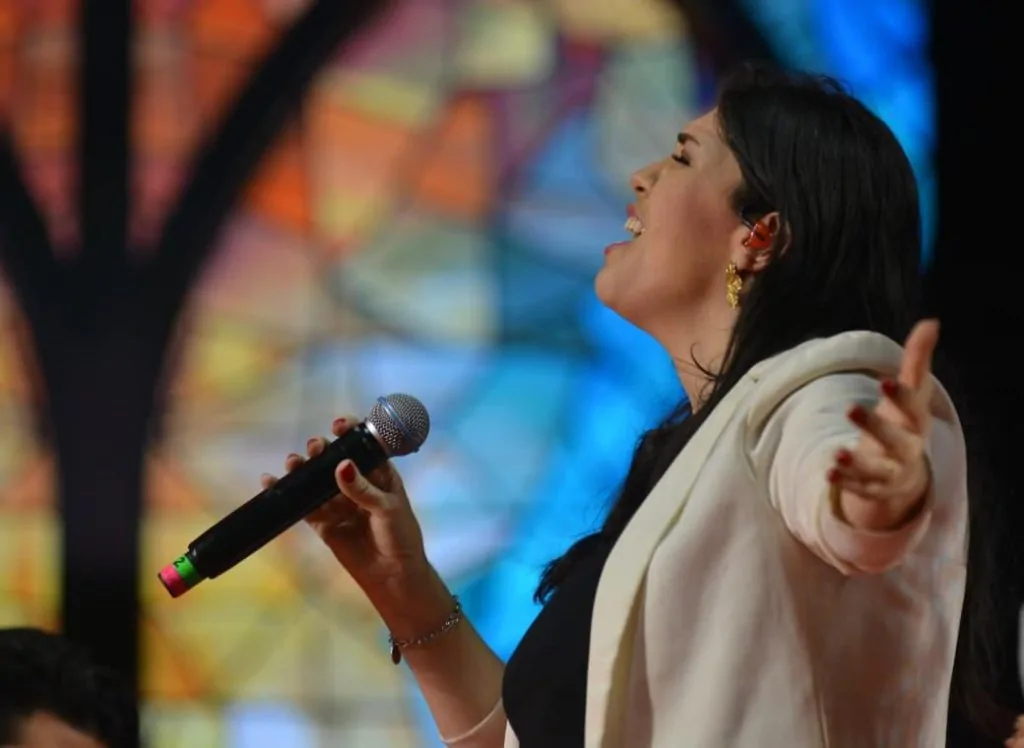 Entre lágrimas e mãos dadas, casais se emocionam na Benção para os Casais da Festa da Penha 2026