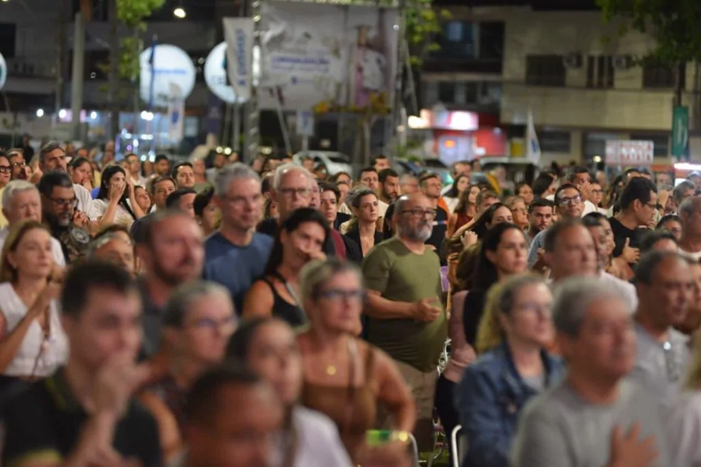 Entre lágrimas e mãos dadas, casais se emocionam na Benção para os Casais da Festa da Penha 2026