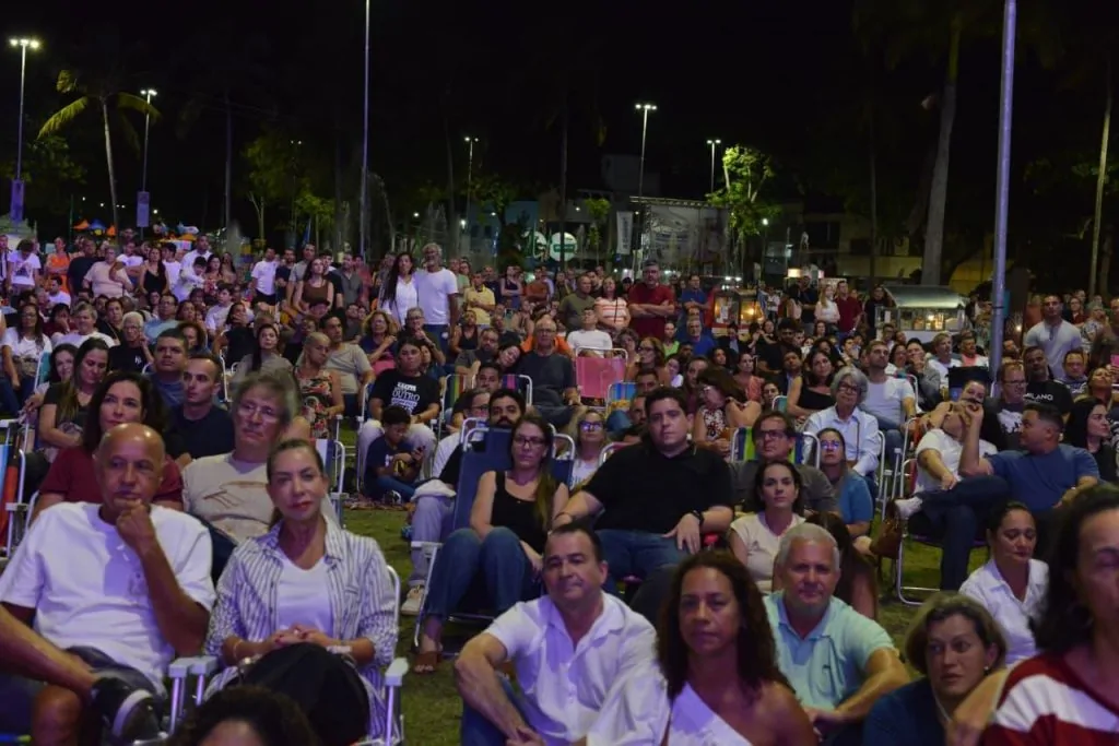 Entre lágrimas e mãos dadas, casais se emocionam na Benção para os Casais da Festa da Penha 2026