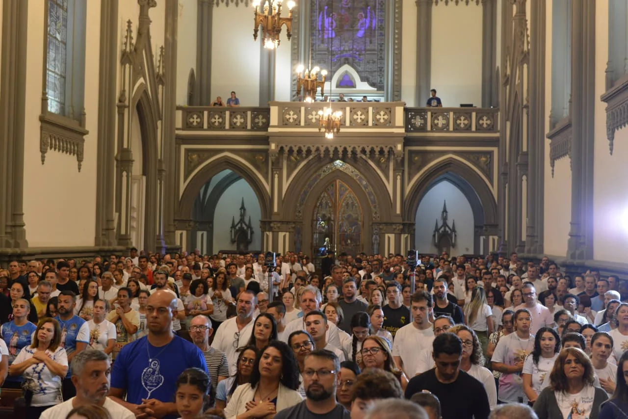 FOTOS | Romaria dos Homens reúne multidão e emociona fiéis