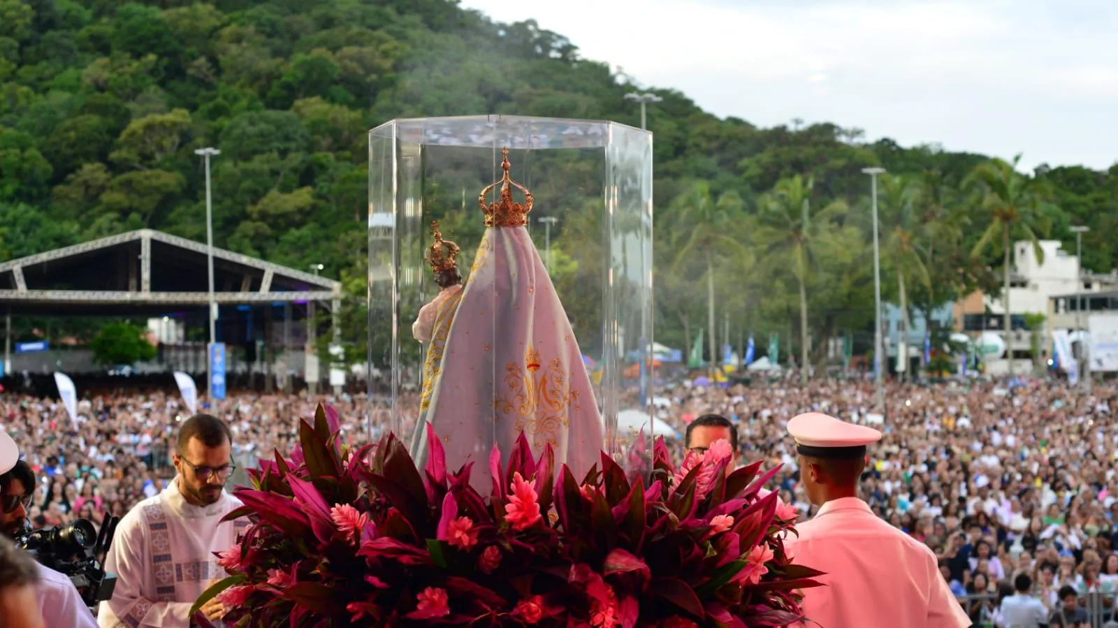2,7 milhões de fiéis marcam a Festa da Penha 2026, que encerra com multidão em oração na Prainha