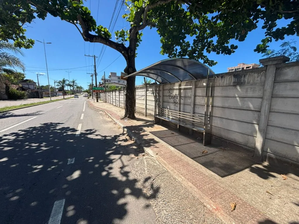 Prefeitura de Guarapari instala 10 novos pontos de ônibus na cidade