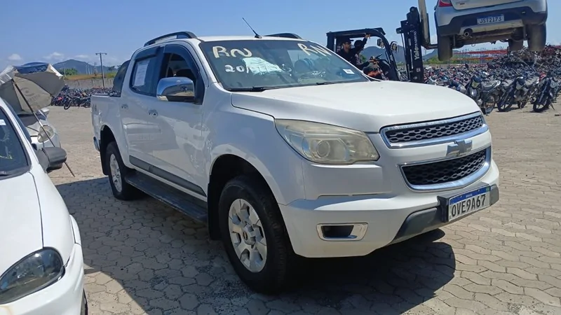 Novo leilão do Detran-ES tem motos e carros de luxo com lances a partir de R$ 400