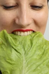Exposição transforma o ato de comer em experiência artística em Vitória
