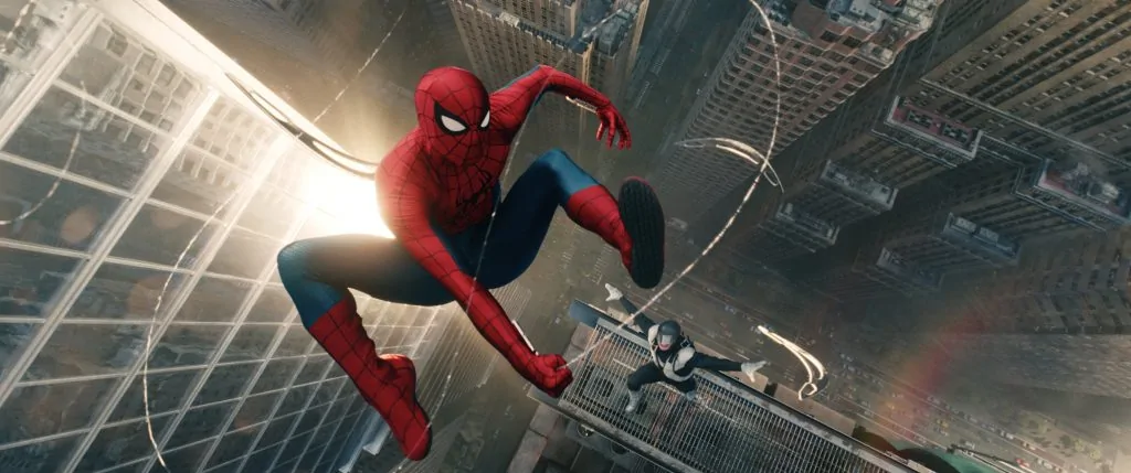"Homem-Aranha: Um Novo Dia" ganha novo cartaz que destaca a vida dupla do super-herói