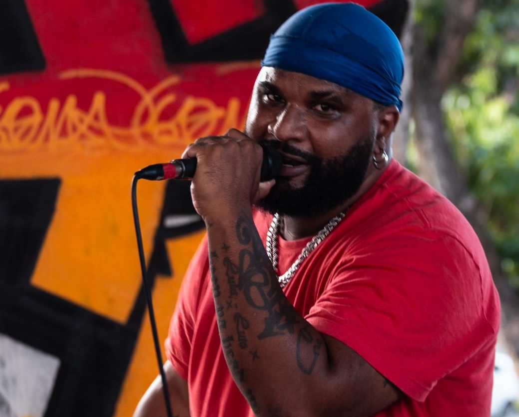Cornbread The Rapper Alex Rapper Alex Emissário faz show com banda no Carlos Gomes - ES HOJE