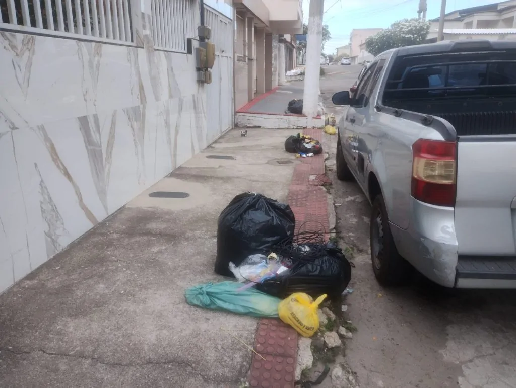 Greve dos coletores deixa lixo acumulado em Vila Velha