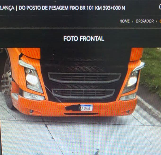 PRF flagra caminhão com dispositivo para esconder placa e evitar fiscalização na BR-101