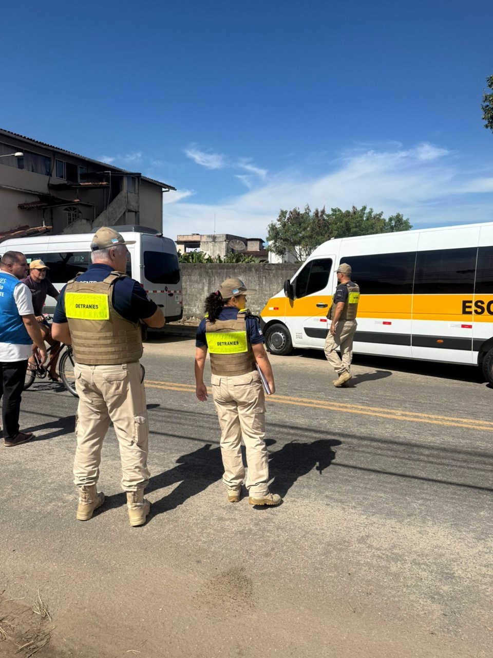 Blitz do Detran flagra transportes escolares clandestinos em Guarapari
