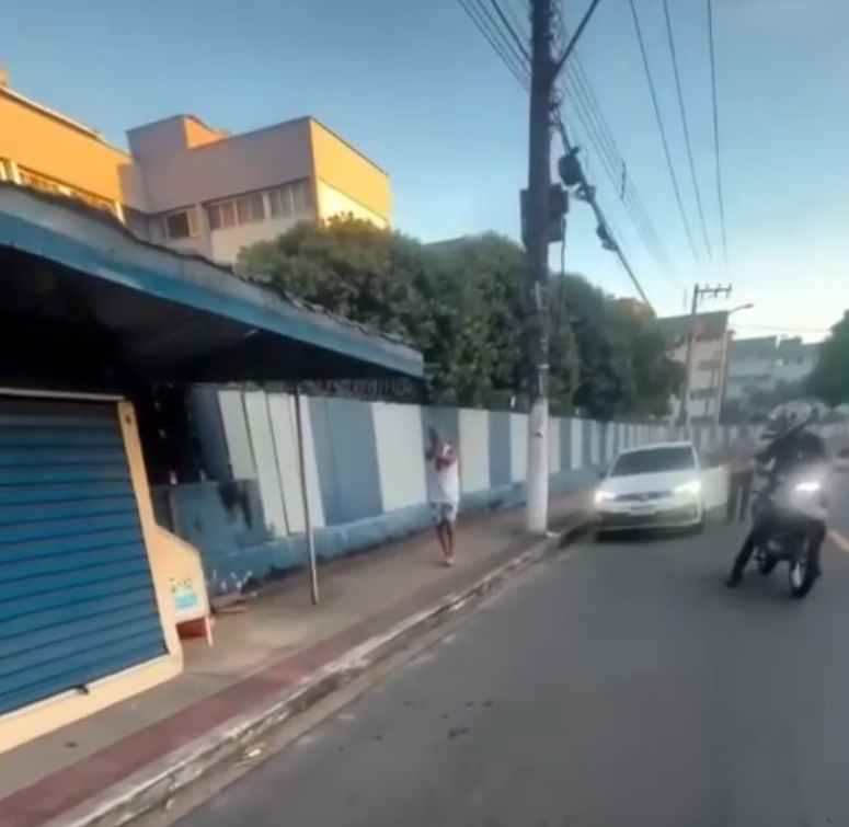 Vídeo de “pegadinha” quase termina em confusão com policial armado em Vila Velha