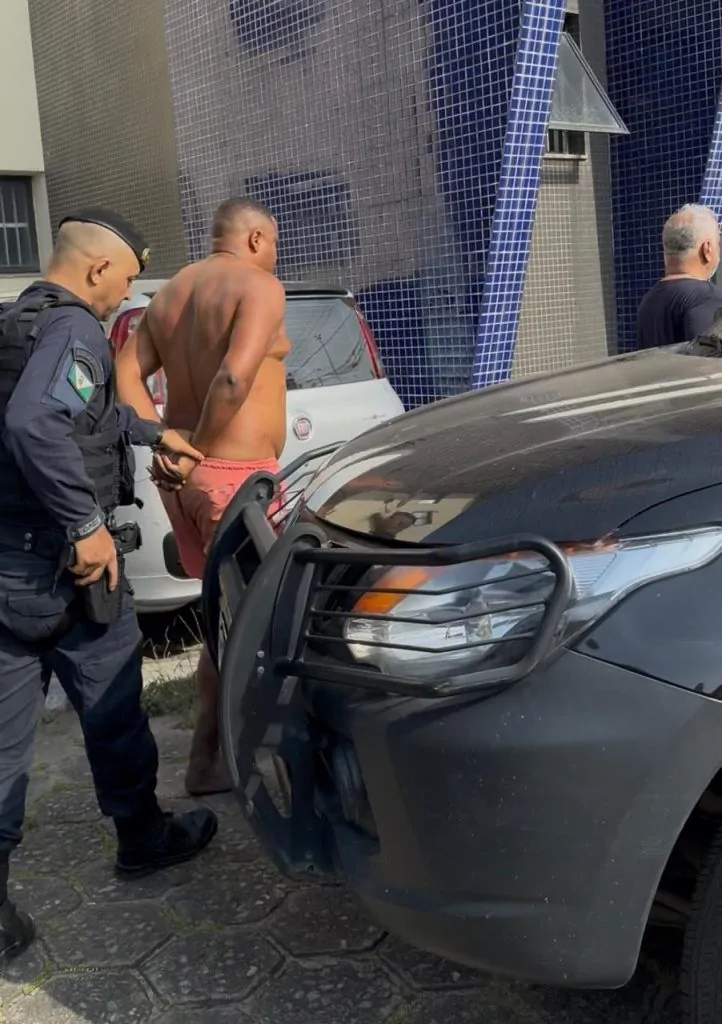 B20: R$ 62 mil, drogas, armas e suspeitos ligados ao PCV B20: R$ 62 mil, drogas, armas e suspeitos ligados ao PCV