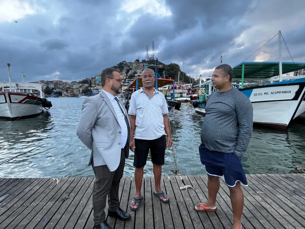 10 anos após Mariana, pescadores do ES ainda buscam saúde