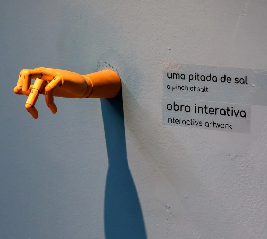 Experiência sensorial e consenso em Museu da Arte e Comer