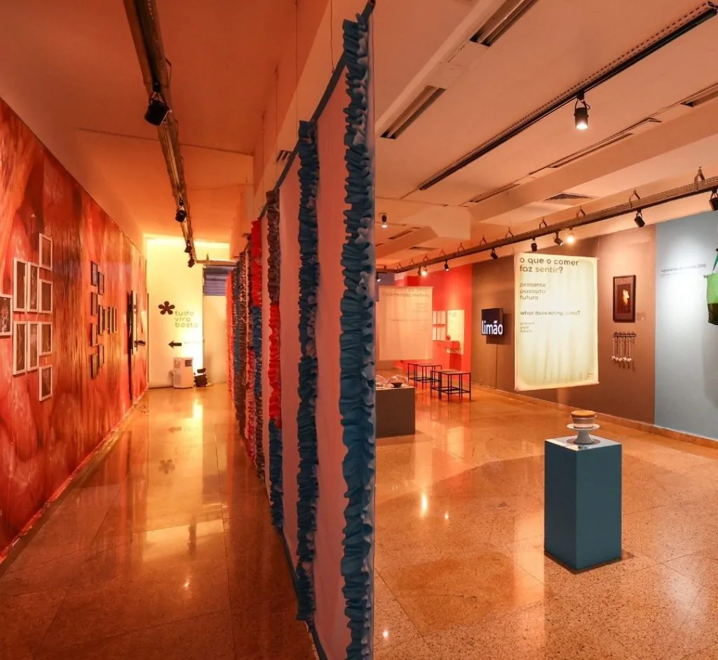Experiência sensorial e consenso em Museu da Arte e Comer