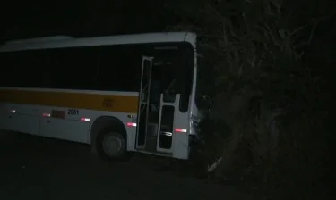 Falha mecânica e perda de controle provocam acidentes com ônibus escolares em Marataízes