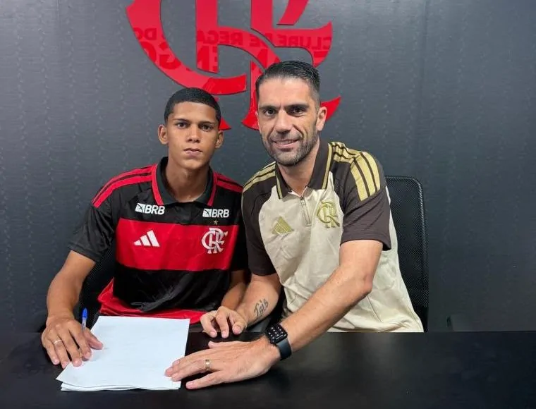 Atacante capixaba de 16 anos assina com o Flamengo