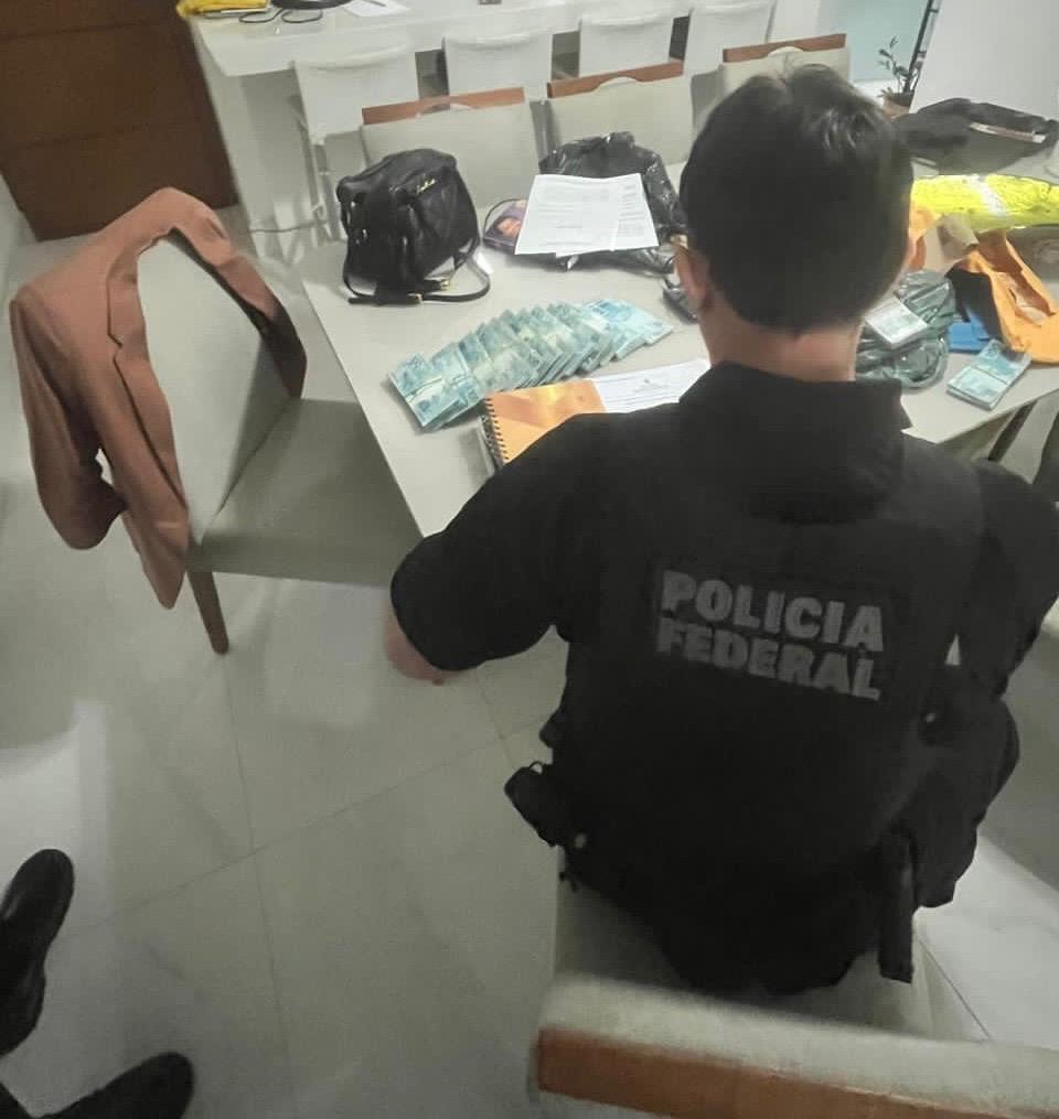 PF investiga suposto esquema de corrupção na saúde de Guaçuí e apreende R$ 113 mil