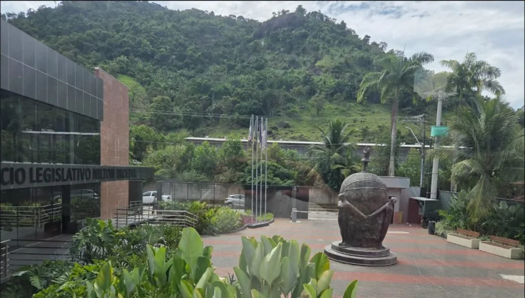 A diversidade étnica na escultura pública: a diversidade dos grupos escultóricos