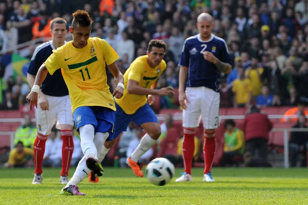 Neymar é único remanescente de último jogo entre Brasil e Escócia
