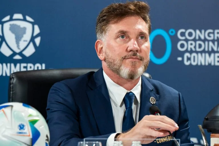 Em meio a enxurrada de críticas a plano da Fifa, Conmebol mantém silêncio