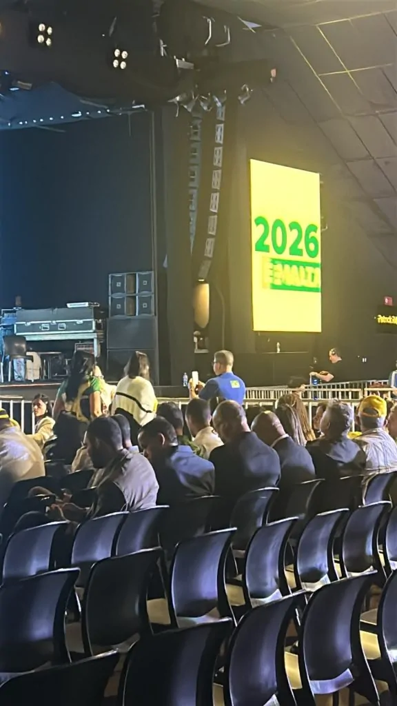 Encontro da Direita reúne multidão em torno de Flávio Bolsonaro e Magno Malta, em Vitória Encontro da Direita reúne multidão em torno de Flávio Bolsonaro e Magno Malta, em Vitória
