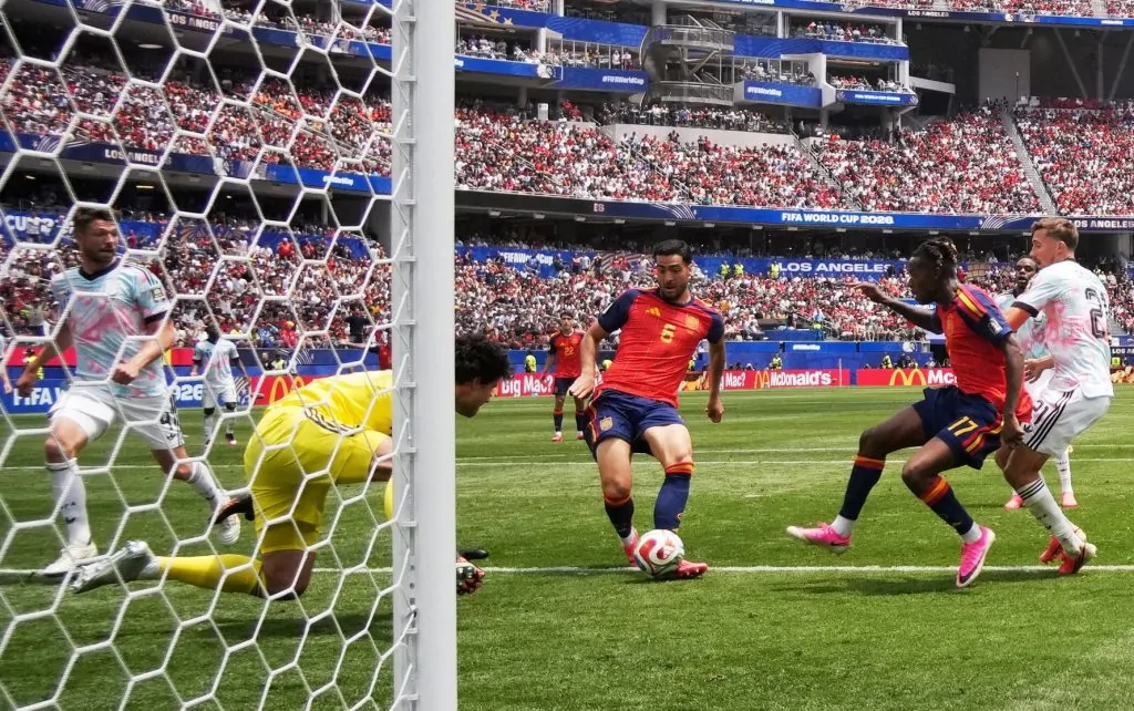 Espanha vai à semifinal e frustra sonho belga; Merino decide outra vez