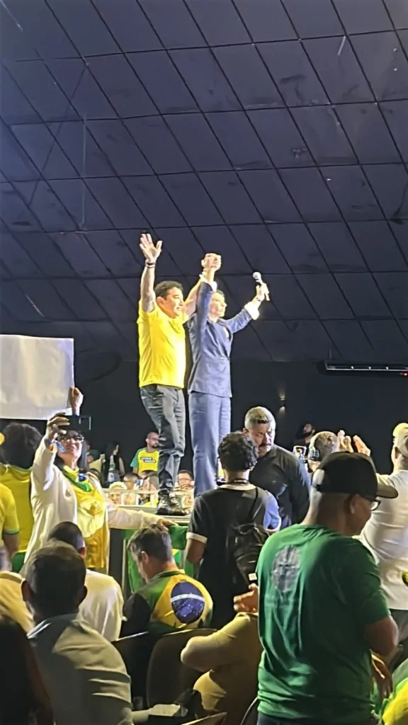 Magno Malta faz "pregação" e dispara: “a primeira eleição é o Senado; precisamos de 45 pitbulls” Magno Malta faz discurso em tom de pregação e dispara: “a primeira eleição é o Senado; precisamos de 45 pitbulls”