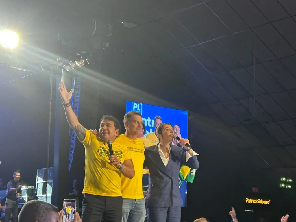 Flávio Bolsonaro declara apoio a Pazolini para o Governo do ES e promete “Bolsonaro subindo a rampa” em 2027 Flávio Bolsonaro declara apoio a Pazolini para o Governo do ES e promete “Bolsonaro subindo a rampa” em 2027