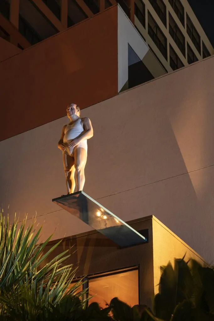 Espírito Santo recebe escultura monumental de Eduardo Srur