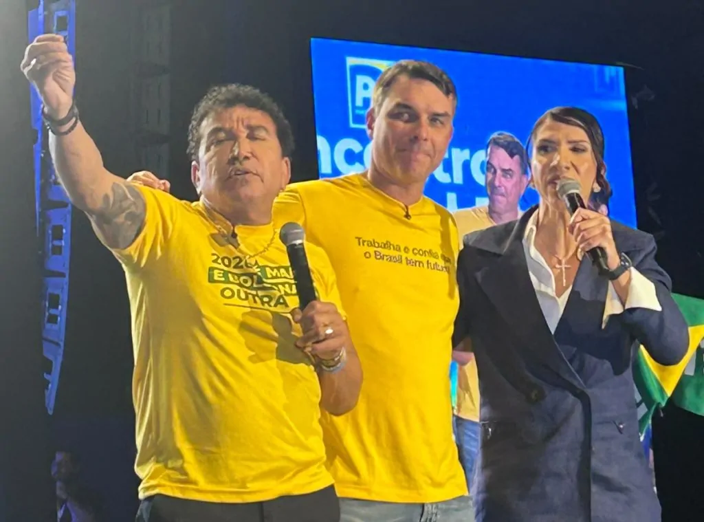 Pazolini pede que Flávio Bolsonaro leve modelo de Vitória para plano de governo federal Pazolini pede que Flávio Bolsonaro leve modelo de Vitória para plano de governo federal