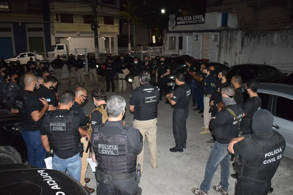 “Tropa da Finlândia”: facção impõe terror, controla territórios e é alvo de operação com nove presos em Fundão “Tropa da Finlândia”: facção impõe terror, controla territórios e é alvo de operação com nove presos em Fundão