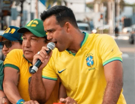 O martelo foi batido: acordo entre PL e Republicanos e o "palco" de Flávio Bolsonaro