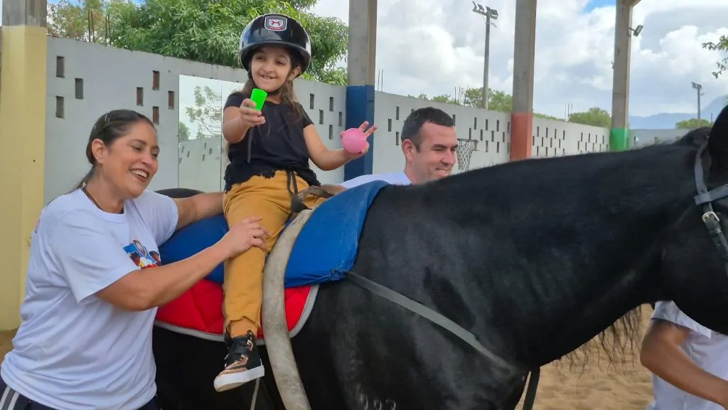 Projeto de equoterapia da Polícia Militar do ES transforma vidas