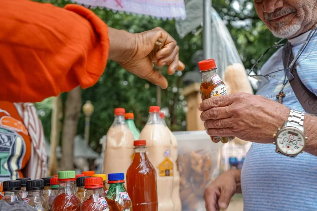 Feira quilombola reúne gastronomia, artesanato e atividades culturais na Praça Costa Pereira
