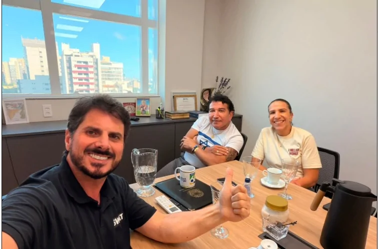 marcos do val com magno e maguinha malta
