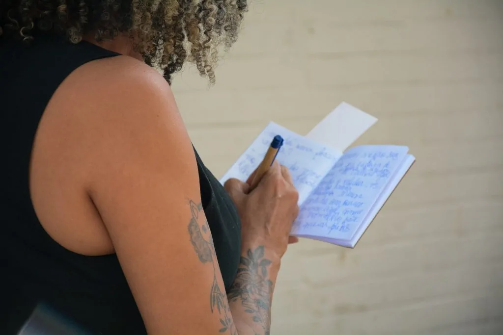 “Poema na Prática”: novo livro traz poemas de 20 escritoras, desenvolvidos durante curso imersivo “Poema na Prática”: novo livro traz poemas de 20 escritoras, desenvolvidos durante curso imersivo