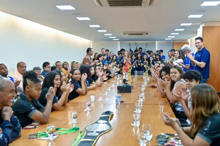 Atletas capixabas que se destacaram em conquistas nacionais são homenageados em Vitória Atletas capixabas que se destacaram em conquistas nacionais são homenageados em Vitória