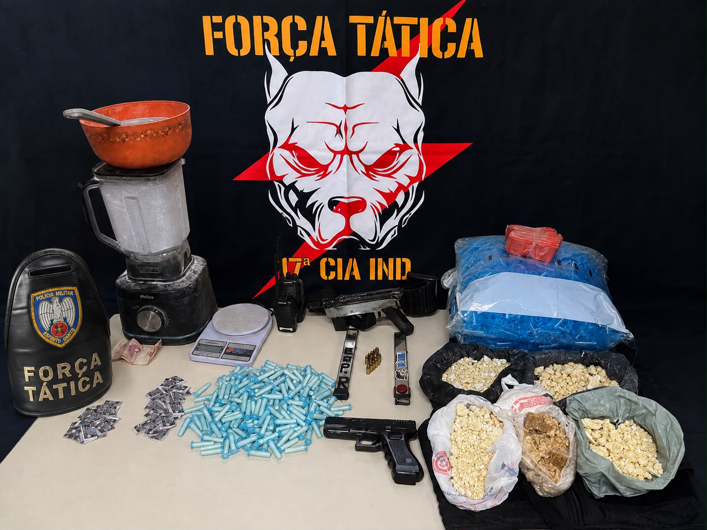PM apreende submetralhadora e drogas após denúncia anônima em Vila Velha - QTU Questões do Universo